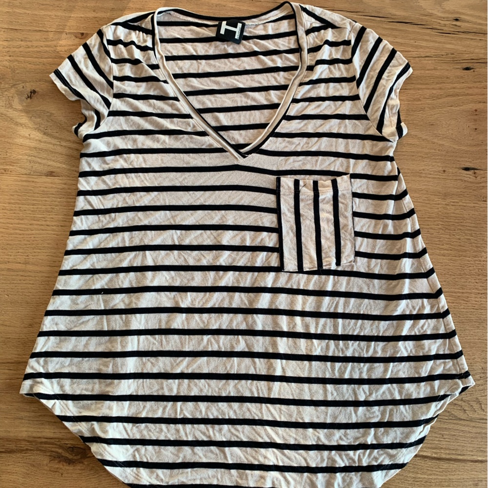 H by Bordeaux Variety Stripe V-neck Short Sleeve Knit Tee Shirt Women’s Preloved